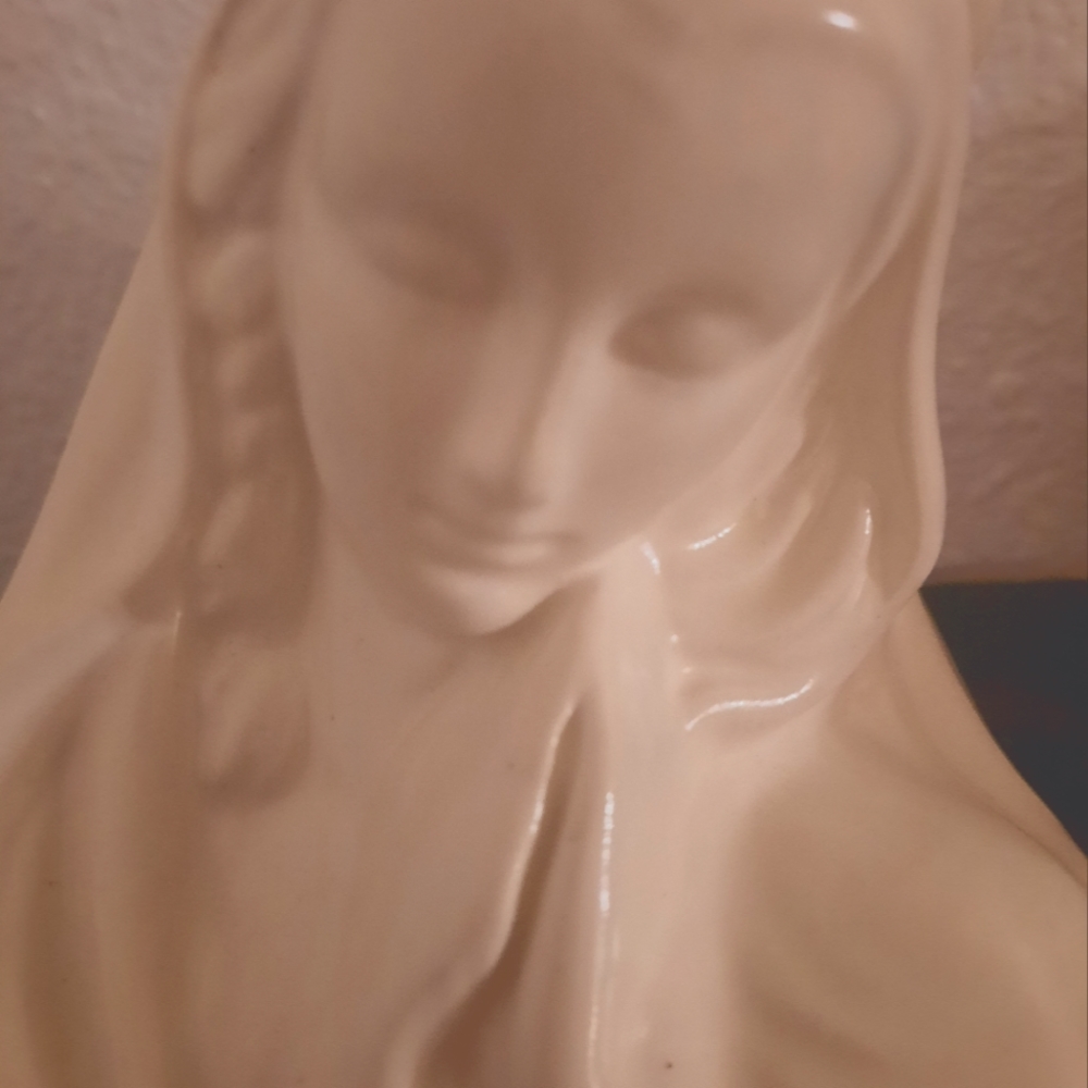 Praying Madonna Virgin Mary vase - Picture 5 of 5